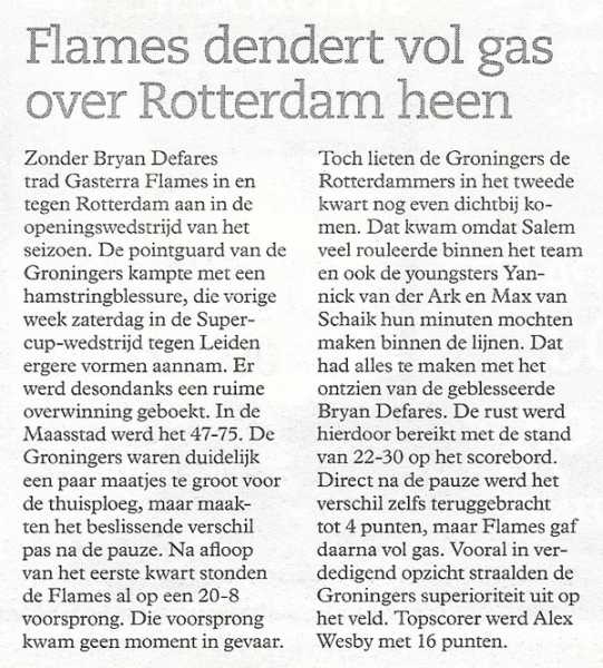 Flames dendert vol gas over Rotterdam heen